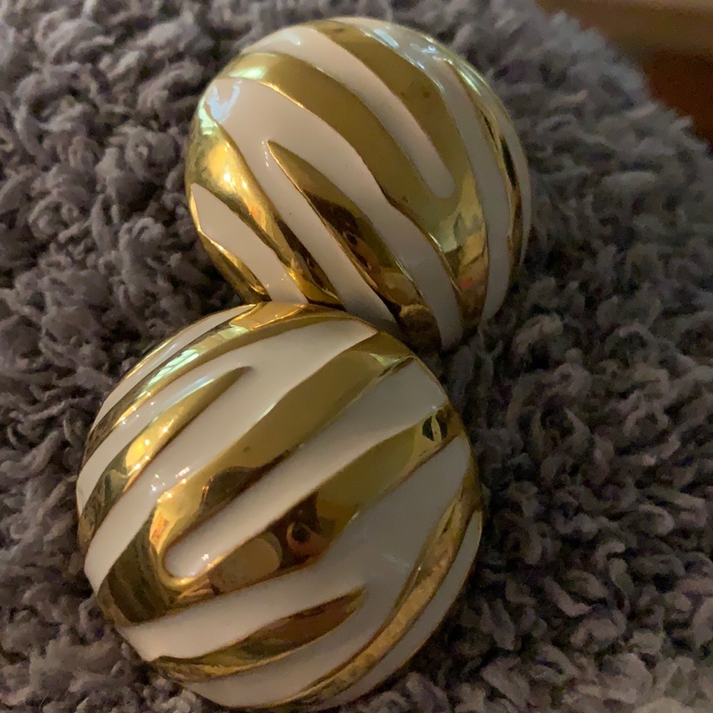 Vintage statement clip earrings